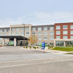 Holiday Inn Express & Suites Madison By Ihg